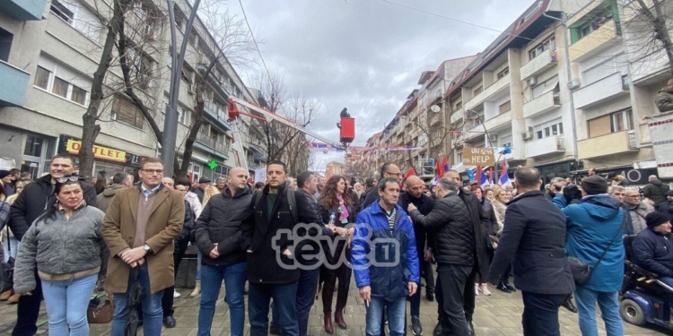 Policia: Protesta në veri të Mitrovicës e qetë, morën pjesë qytetarë edhe nga rajonet tjera