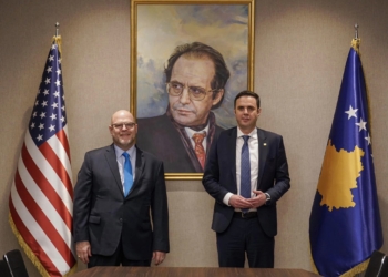 Abdixhiku takohet me Hovenier, flasin për zhvillimet e fundit politike në vend