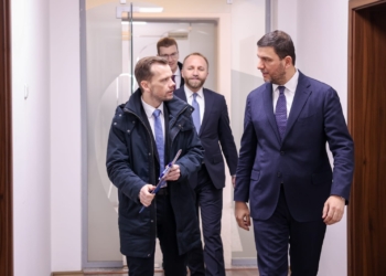 Krasniqi pret në takim delegacionin nga Danimarka, flasin për zhvillimet e fundit në vend