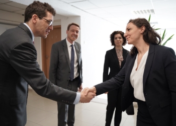 Rizvanolli takon Cumming e Britanisë të Madhe, flasin për investimet në Kosovë