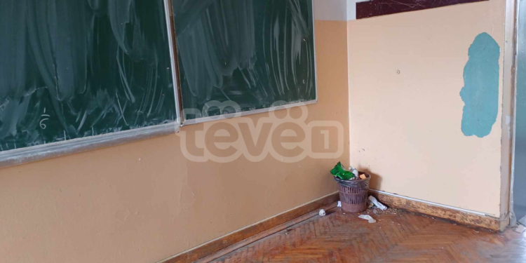 Greva e punëtorëve teknikë, mbeturina të shumta shihen në dy shkolla në Prishtinë