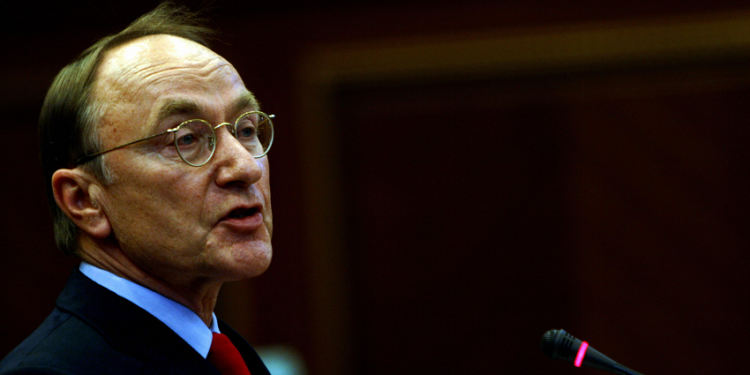 Rucker e sheh të ardhmen e Kosovës në BE, thotë se vendimi për dinarin ishte i nxituar