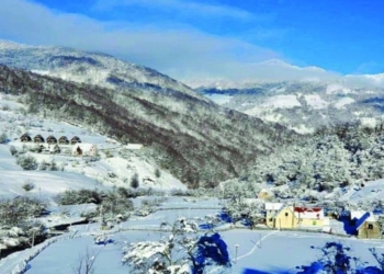 Dhjetë persona bllokohen në Bogë të Shqipërisë gjatë zbritjes nga malet