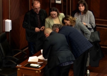 Vazhdimi i mandatit në rrezik, deputetët e Listës Serbe kthehen në Kuvend pas pesë muajsh