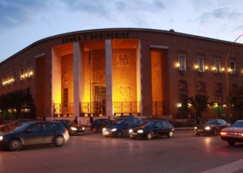 Rritën interesat e kredive por jo interesat e depozitave bankare në Shqipëri