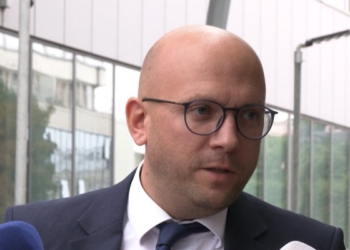 Sarrazin për tensionet Kosovë-Serbi: Dritarja nuk është mbyllur ende