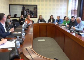 ​Mungon ministri Aliu, deputetët përplasen në Komisionin për mbikëqyrjen e financave publike