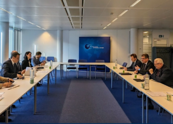 Takimi trepalësh në Bruksel për dinarin serb