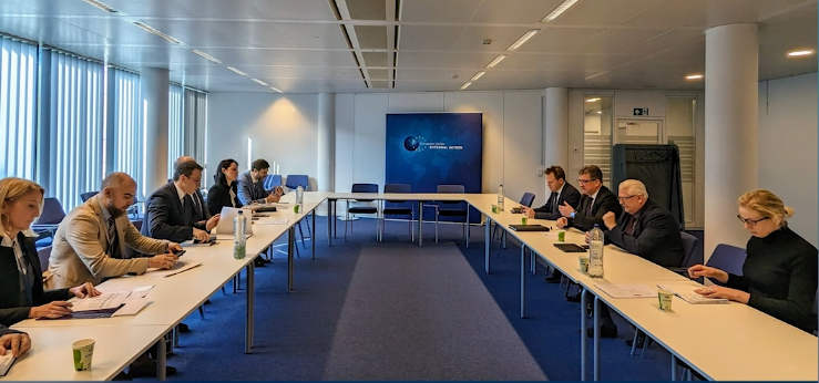 Takimi trepalësh në Bruksel për dinarin serb