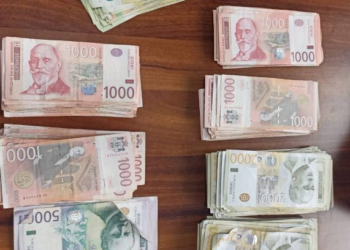 Një veturë me dinarë serb kthehet në kufi në Jarinje