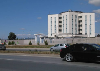 Komisioni parlamentar e fton për raportin drejtorin e AKI-së, shkak tentim-atentati ndaj Kurtit