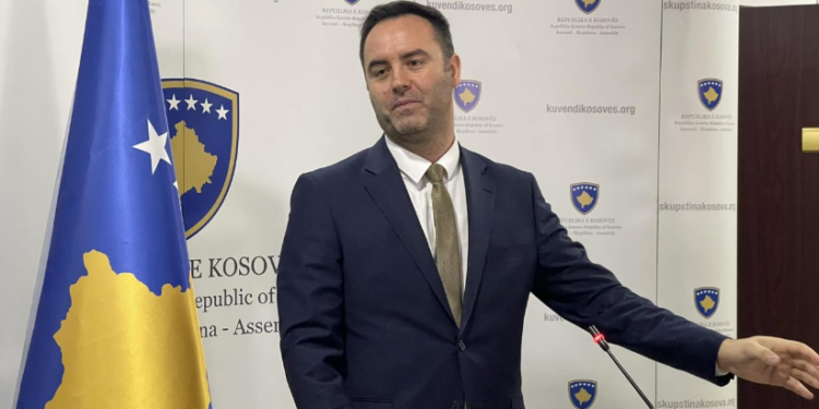 Konjufca: Situata nuk del prej kontrollit pse dinari është hequr nga përdorimi si valutë