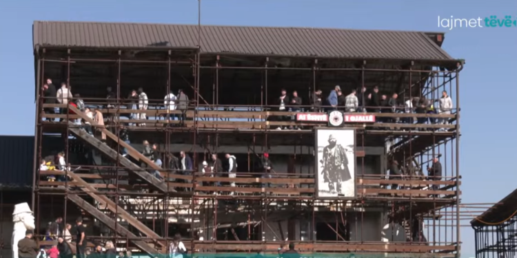 Mijëra qytetarë në Prekaz