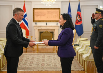 Osmani pranoi letrat kredenciale nga ambasadori i Norvegjisë, Andreas Gaarder