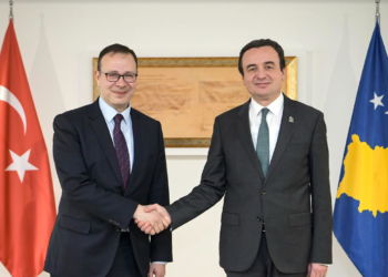 Kurti takoi Ambasadorin e Turqisë në Kosovë, Sabri Tunç Angılı
