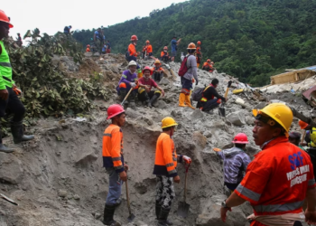 Rritet në 68 numri i të vdekurve nga rrëshqitja e dheut në Filipine