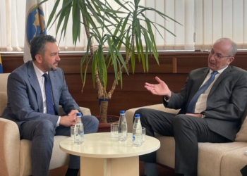 Kryesuesi i KQZ-së takohet me shefin e OSBE-së, flasin për peticionin në veri