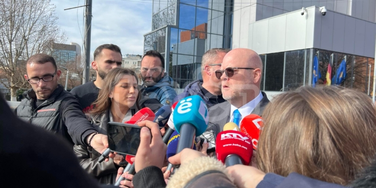 Hovenier thotë se mosreflektimi për rregulloren e BQK-së do të ketë ndikim në partneritetin me Kosovën