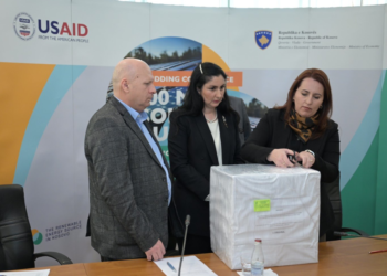 ​6 kompani dorëzuan ofertat për ndërtimin e implantit solar 100 megavatësh