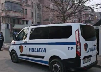Korçë, nënë e bijë gjenden të vdekura brenda shtëpisë
