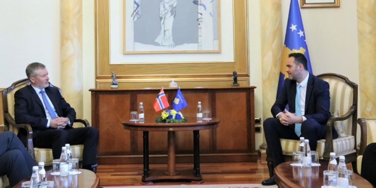Konjufca takohet me ambasadorin e ri jorezident të Norvegjisë