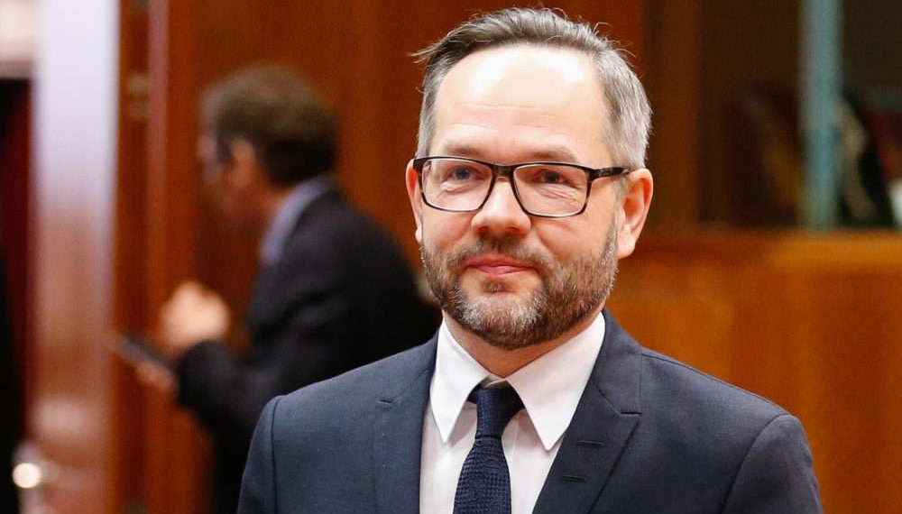 Roth i reagon Hovenierit: Tjetër shembull për deklaratat e pabalancuara të SHBA-së ose BE-së për Kosovën