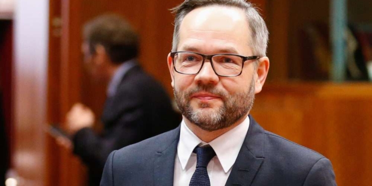 Roth i reagon Hovenierit: Tjetër shembull për deklaratat e pabalancuara të SHBA-së ose BE-së për Kosovën