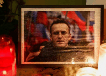 Trupi i Navalnyt do të mbahet edhe dy javë për “analiza kimike”