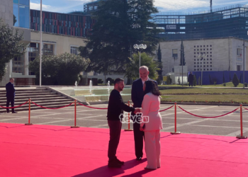 Analisti nga Shqipëria: Ukraina s’ka arsye ta vonojë njohjen e Kosovës
