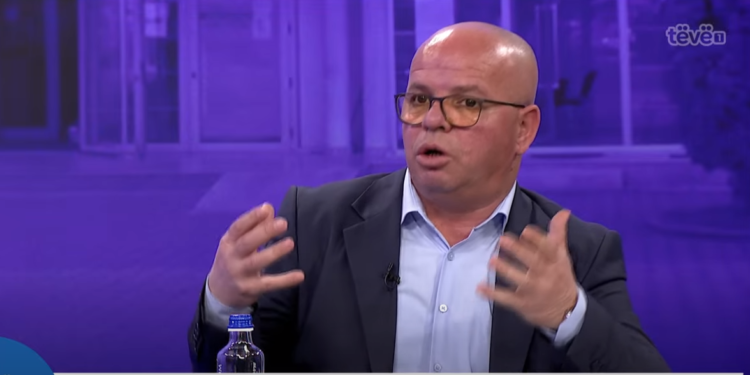 Latifi kërkon dorëheqjen e ministrit Peci