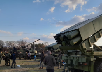 Vuçiqi e prezanton një sistem antidron që Serbia e bleu nga Rusia