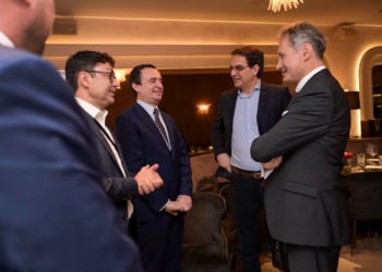 Kurti fton kompanitë gjermane të investojnë në Kosovë