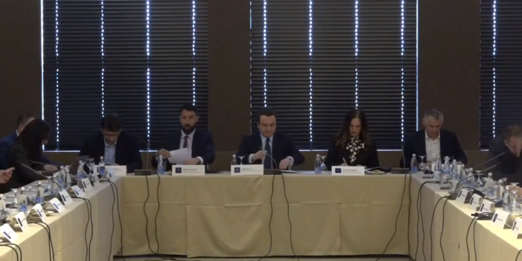 Kurti para kryetarëve: Për 3 vite buxheti i komunave është rritur për 185 milionë euro