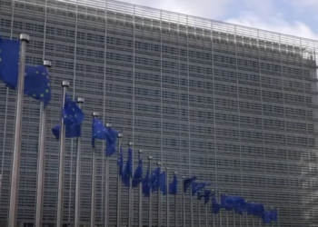 Opozita kërkon largimin e masave ndëshkuese të BE-së