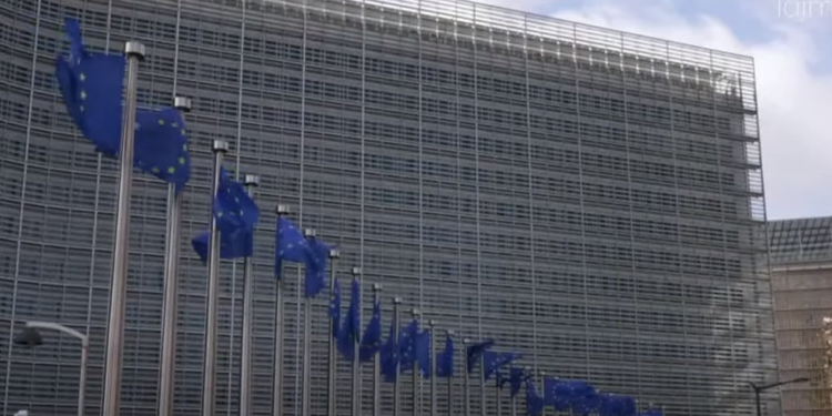 Opozita kërkon largimin e masave ndëshkuese të BE-së