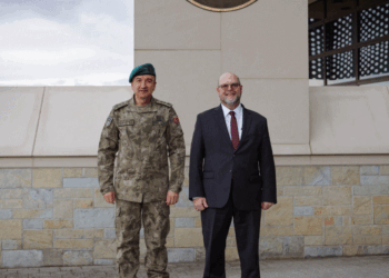 Hovenier: ShBA qëndron fuqishëm krah KFOR-it për ambient të sigurt në Kosovë