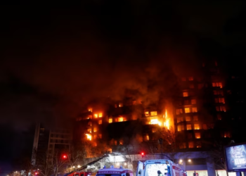 Rritet në 10 numri i të vdekurve nga zjarri në bllokun banesor në Spanjë