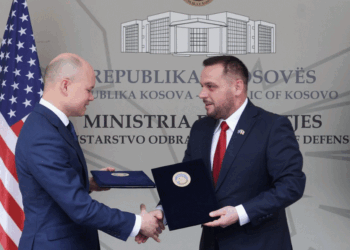 Komanda amerikane në Evropë shkruan për takimin e Maqedoncit me Drejtorin kryesor për politikat e NATO-s