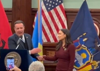 Kongresmenia amerikane paralajmëron rezolutë kundër krimeve seksuale të Serbisë në Kosovë