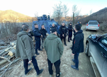 Raportimet për kontrabandë, krerët e PK-së dhe ministrat Sveçla e Krasniqi vizitojnë zonat kufitare në veri