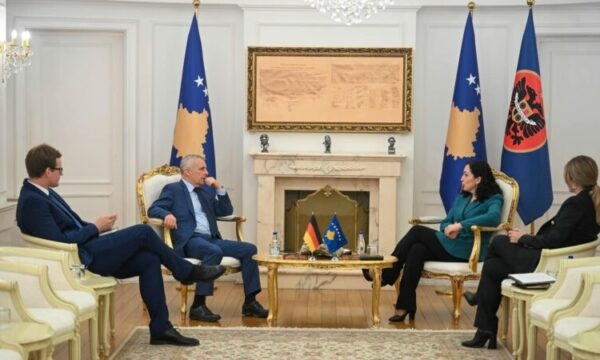 Osmani takoi ambasadorin gjerman, folën për zbatimin e rregullores së BQK’së