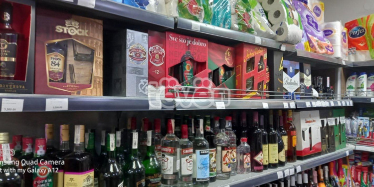 Policia me Doganën konfiskojnë mall të kontrabanduar në Zubin Potok