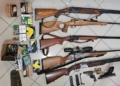 Policia sekuestron drogë dhe armë në shtëpinë e një 25-vjeçari në Gjilan, i dyshuari në arrati
