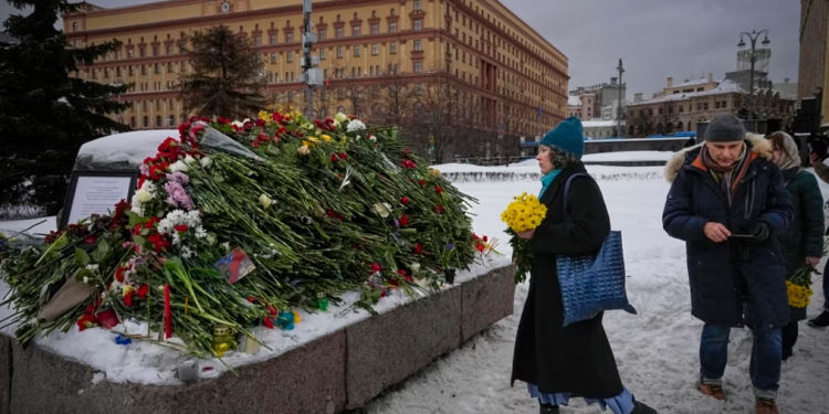 Mbi 400 të arrestuar në Rusi gjatë homazheve për Navalnyn