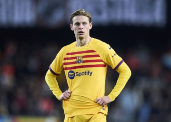 Tri skuadra në garë për De Jongun