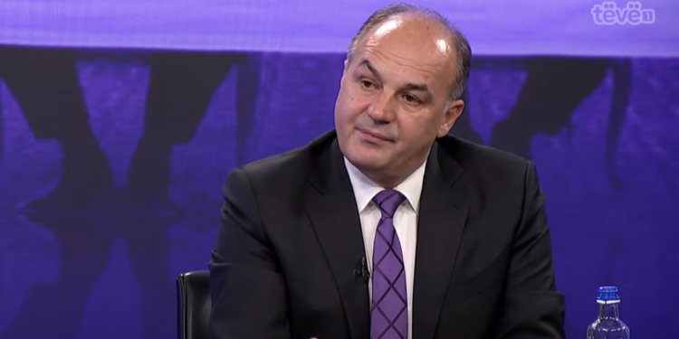 Hoxhaj për ndalimin e dinarit: Vendim i drejtë në kohë të gabuar