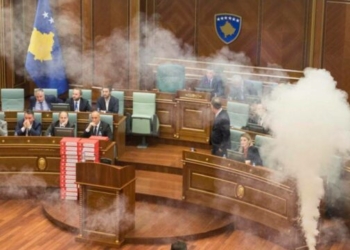 Shtyhet gjykimi ndaj ministrit Sveçla dhe të tjerëve për hedhjen e gazit lotsjellës në Kuvend