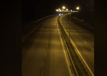 Garat me makina në rrugën Mitrovicë-Vushtrri, policia ndëshkon dy persona