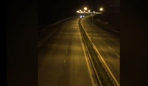 Garat me makina në rrugën Mitrovicë-Vushtrri, policia ndëshkon dy persona