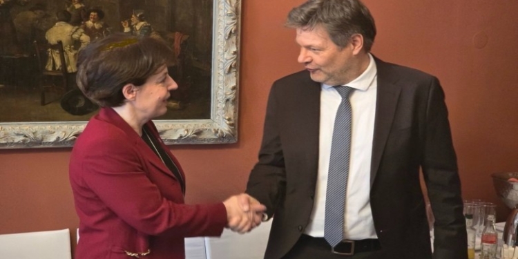 Gërvalla takon zëvendëskancelarin gjerman, diskutojnë për situatën e sigurisë në Kosovë